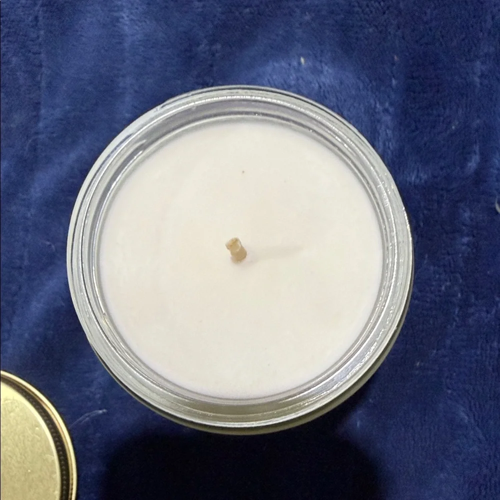 Woodsy Wicks Lavender Lemon Cake Candle - White Jar with Gold Lid - Picture 2 of 2